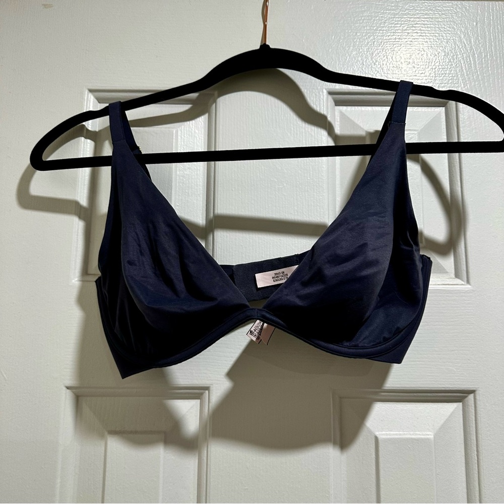 32 DD blue Victoria’s Secret bra